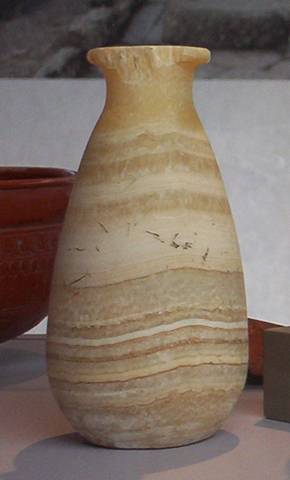 Vase en albâtre d'origine égyptienne trouvé à Pompéi.