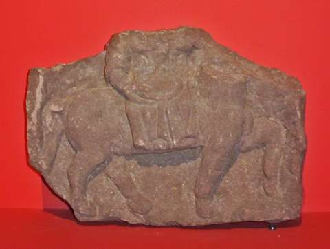 Bas-relief représentant Epona, trouvé à Bliesbruck.