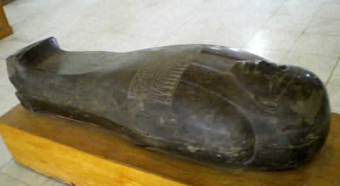 Sarcophage en basalte. Saqqara. XXVIe dynastie.