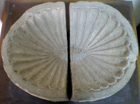 Élément d'architecture en calcaire en forme de coquille. Copte.