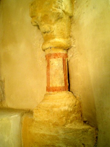 Détail du décor de la colonnette de l'arc sud-ouest du choeur.