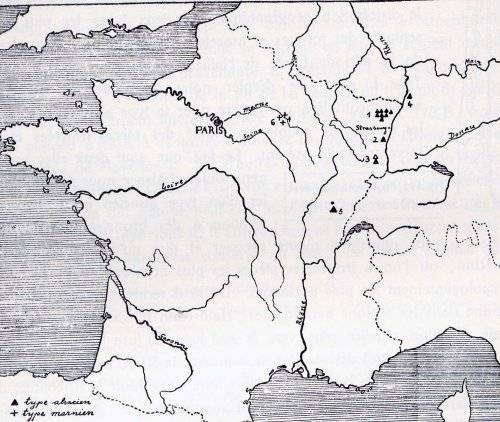 Carte de la distribution géographique des torques et bracelets ornés de serpents en relief.