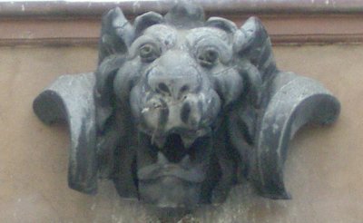 Lion au 8 rue Saint Georges.