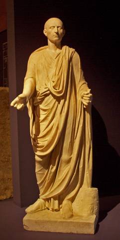 Représentation funéraire en marbre d'un notable de Pompéi.