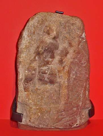 Bas-relief représentant Epona trouvé à Bliesbruck.