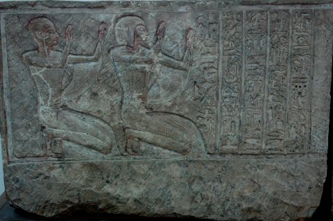 Élément d'architecture en calcaire en deux parties, ornées de scènes rituelles et de hiéroglyphes. Ihanasia. Troisième période intermédiaire.