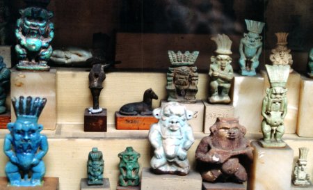 Ensemble de figurines. Musée du Caire. Photo M. Heilig