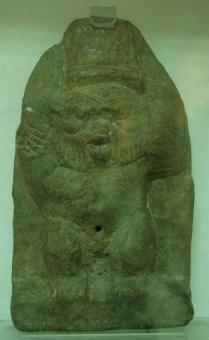 Statue de Bès en calcaire. Époque gréco-romaine.