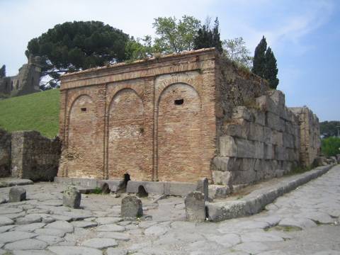 Le château d'eau de Pompéi.