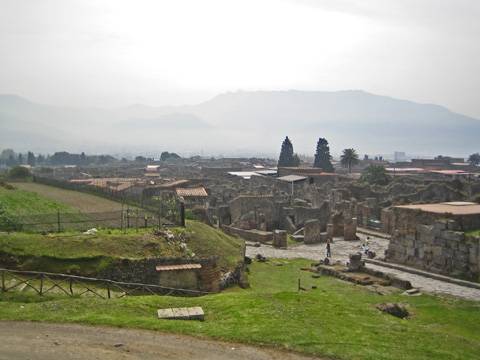 Le château d'eau de Pompéi dans son contexte urbain.