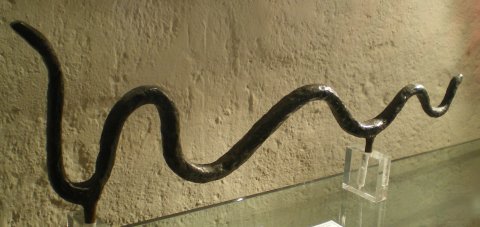 Serpent ondulant en bronze. Halstroff.