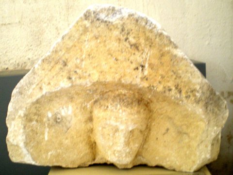 Fragment de stèle funéraire. Moutrot.