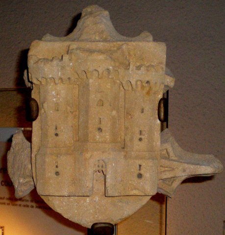 Armes de la Ville de Thionville sur un élément de fenêtre. Vers 1450-1460.