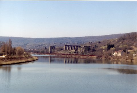 La vallée de la Moselle et les arches de la rive gauche.