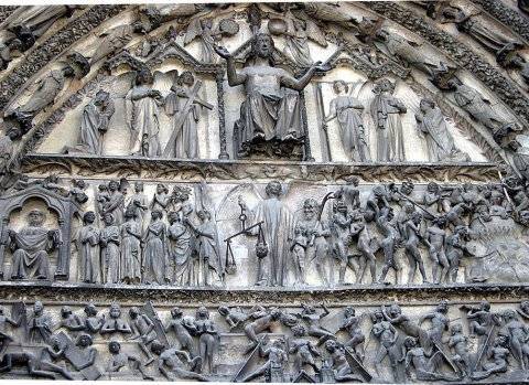 Le jugement dernier sur le portail de la cathédrale de Bourges.