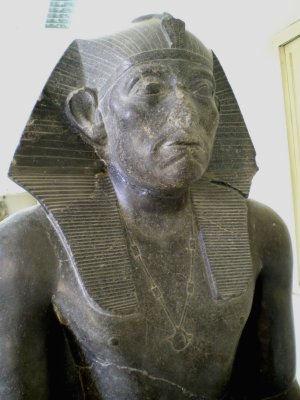 Statue en granit noir de Sesostris III.