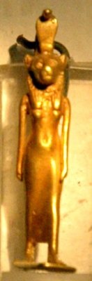 Pendentif en or à l'effigie de Sekhmet.