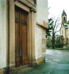 Porte de la chapelle des Annonciades (Lycée).