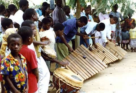 Musiciens à l'église de Timbé (Togo).