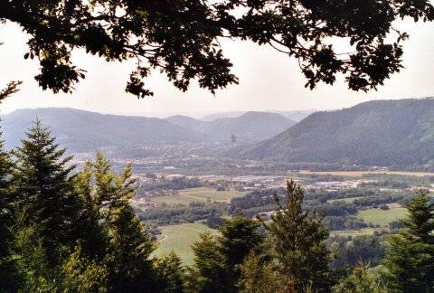 La vallée de la Meurthe vue de l'extrémité ouest de l'éperon