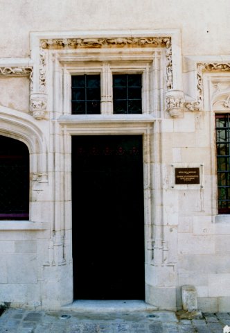 Porte de l'Hôtel de la Monnaie. 