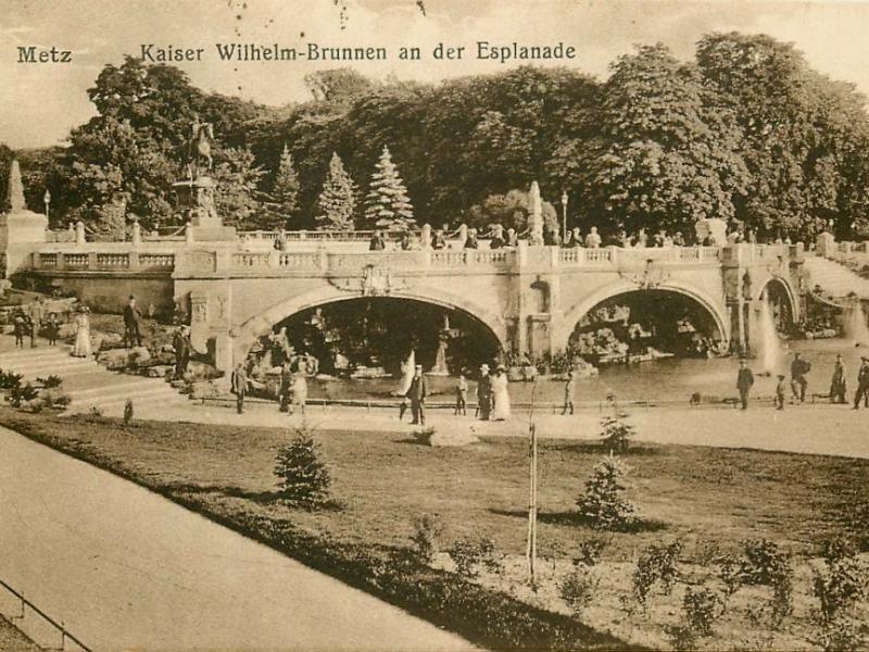 Les Kaiser Wilhelm Brunnen. Carte postale du début XXe s.