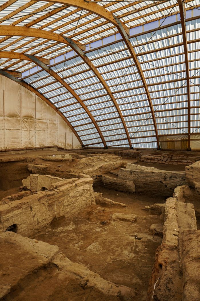 services-09 Interior view of Çatalhöyük, an ancient archaeological site in Çumra, Türkiye.