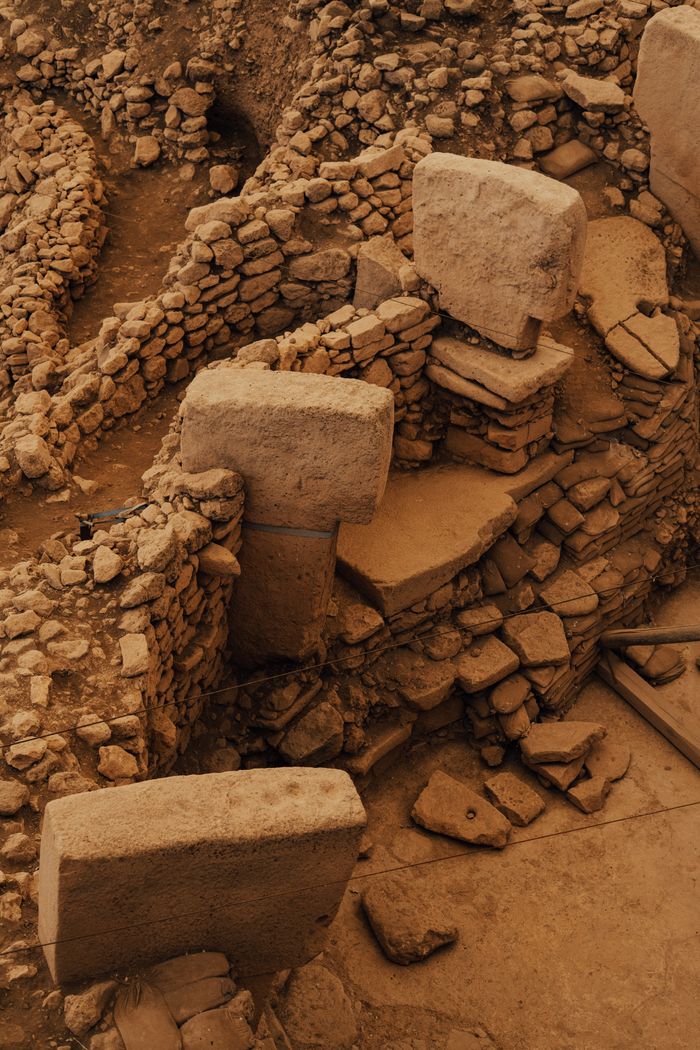 services-09 Explore the ancient stone structures of Göbeklitepe in Şanlıurfa, Türkiye.